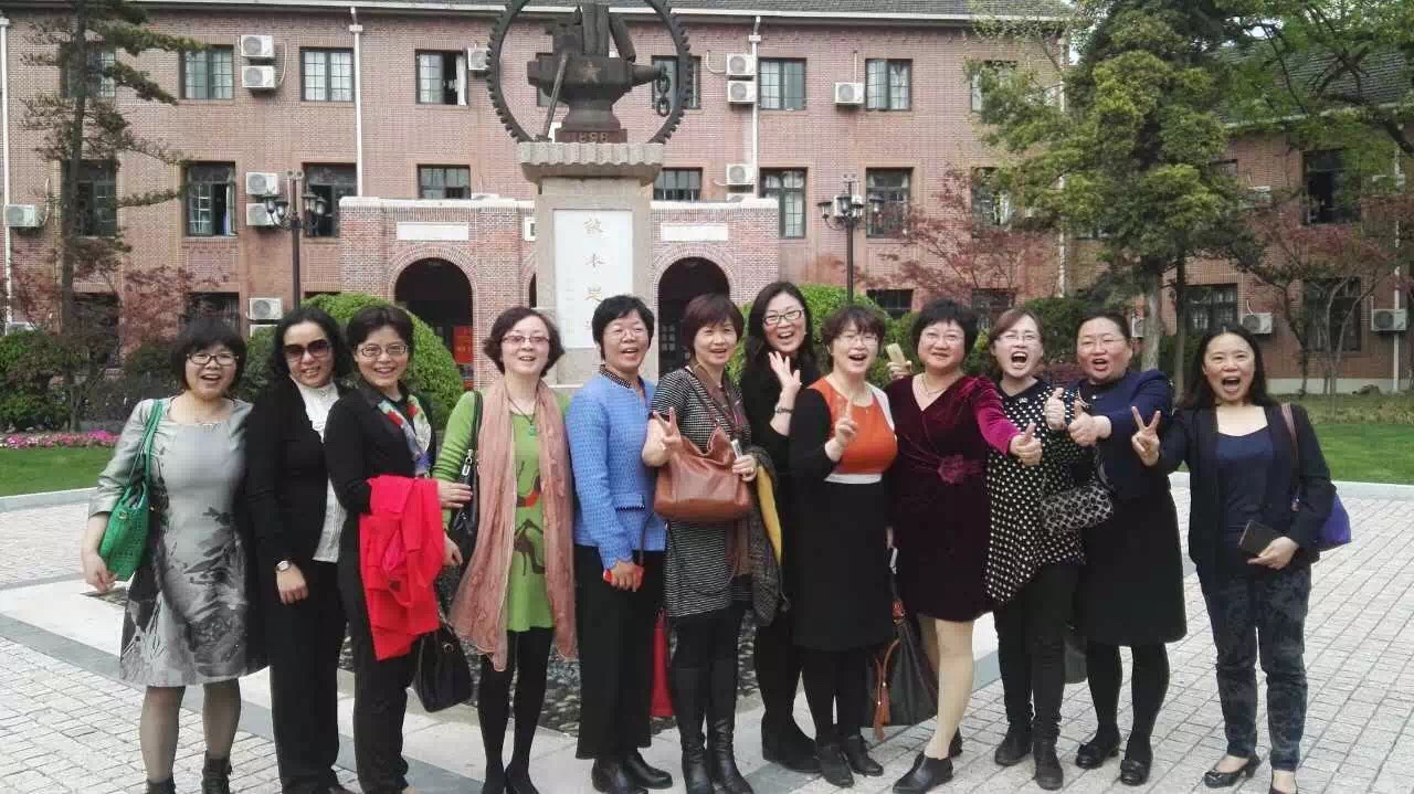 87届动力机械工程系女生于徐汇校区（2016）